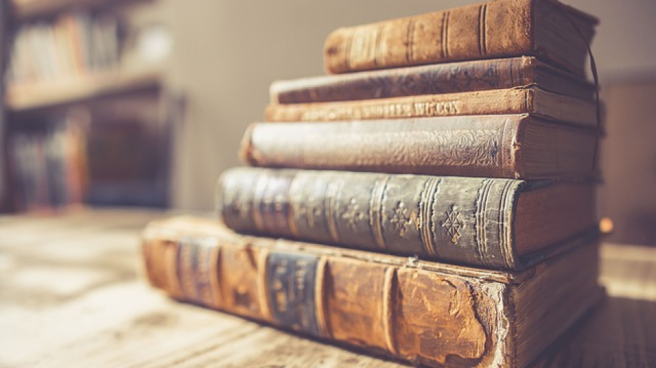 Arona, approvato regolamento dell'Archivio Storico